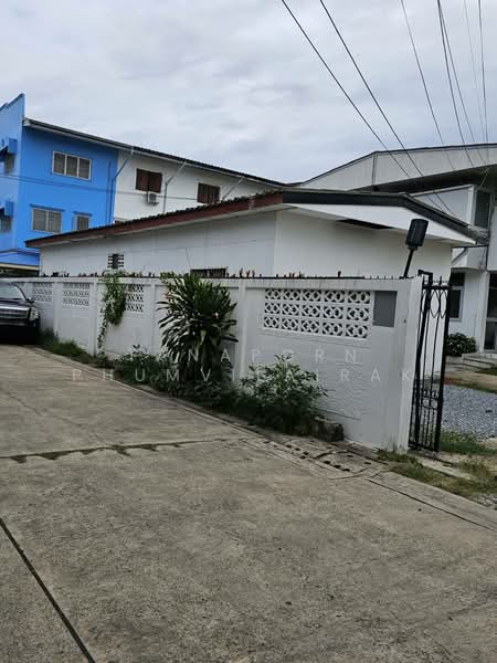 4-BR House, Bangkok, Lat Phrao, Lat Phrao, Bangkok, 4 Bedrooms, 800 sqm, Single Detached House For Rent, by Tanaporn Phumvilairak, 500153576 - DDproperty.com