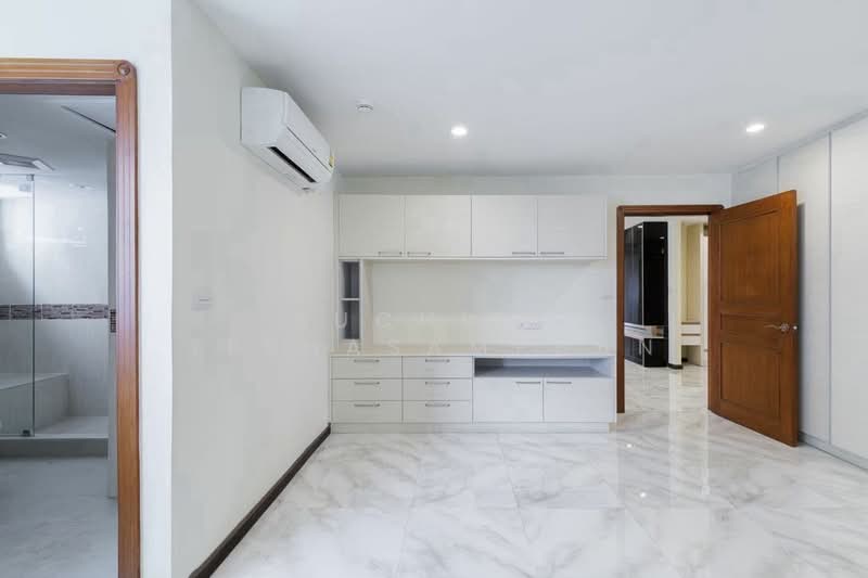 President Park Sukhumvit 24, Bangkok, 99 Sukhumvit 24 Alley, Khlongtoei Nua, Watthana, Bangkok, 3 Bedrooms, 223 sqm, Condo For Rent, by Suchira Teshasamphan, 500153701 - DDproperty.com
