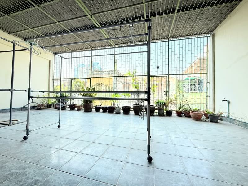 For Sale - ด่วนต่ำกว่าตลาด ขายอาคารพาณิชย์ 3.5 ชั้น + ดาดฟ้า ซอยเจริญนคร 30/2, Bangkok