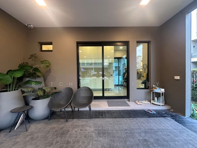 Patio Ratchayothin, Bangkok, Phahonyothin 32, Chan Kasem, Chatuchak, Bangkok, 6 Bedrooms, 267 sqm, Townhouse For Rent, by Ratchapa Bailey, 500153940 - DDproperty.com