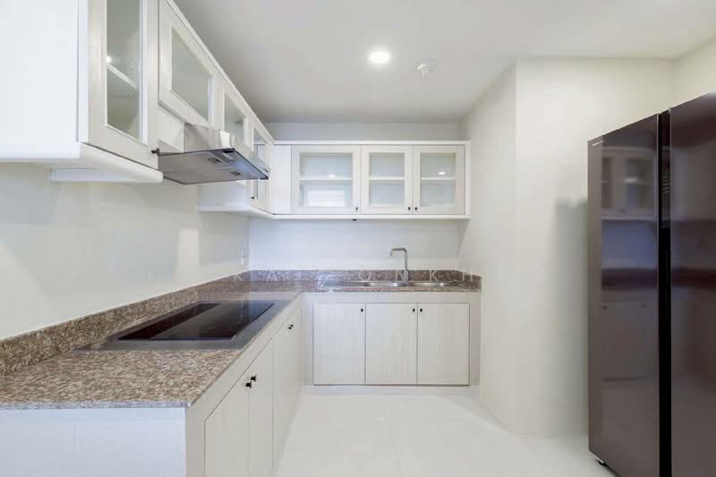 President Park Sukhumvit 24, Bangkok, 99 Sukhumvit 24 Alley, Khlongtoei Nua, Watthana, Bangkok, 3 Bedrooms, 223 sqm, Condo For Rent, by Isika Tonkham, 500154001 - DDproperty.com