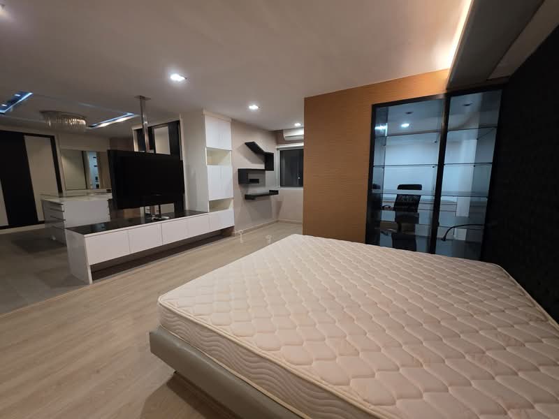 Regent On The Park 3, Bangkok, 185 Soi Sukhumvit 39 Sukhumvit Road, Khlong Tan Nua, Watthana, Bangkok, 2 Bedrooms, 230 sqm, Condo For Rent, by โรส, 500154096 - DDproperty.com