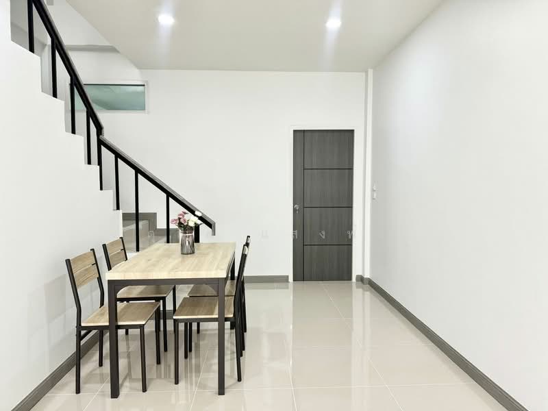 ให้เช่าทาวน์โฮม ม.คลาสสิคโฮม ไร่กล้วย ศรีราชา เฟอร์ครบพร้อมอยู่, ชลบุรี, สุรศักดิ์, ศรีราชา, ชลบุรี, 65 ตร.ม., ทาวน์เฮ้าส์ ให้เช่า, โดย ดุสิต แสงฟ้า, 500154174 - DDproperty.com