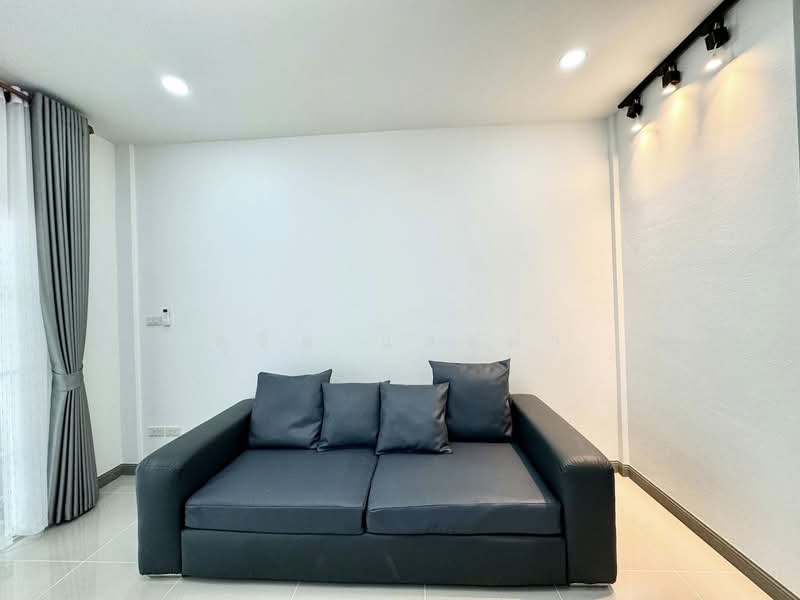 ให้เช่าทาวน์โฮม ม.คลาสสิคโฮม ไร่กล้วย ศรีราชา เฟอร์ครบพร้อมอยู่, Chon Buri (Pattaya), Surasak, Si Racha, Chon Buri (Pattaya), 2 Bedrooms, 65 sqm, Townhouse For Rent, by Dusit Saengfa, 500154174 - DDproperty.com