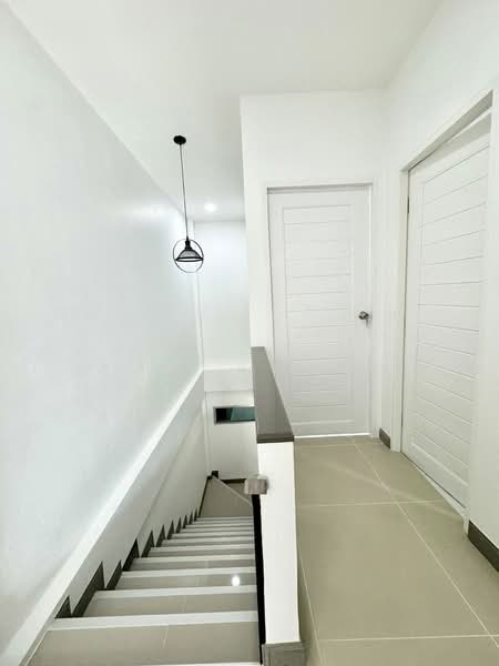 ให้เช่าทาวน์โฮม ม.คลาสสิคโฮม ไร่กล้วย ศรีราชา เฟอร์ครบพร้อมอยู่, Chon Buri (Pattaya), Surasak, Si Racha, Chon Buri (Pattaya), 2 Bedrooms, 65 sqm, Townhouse For Rent, by Dusit Saengfa, 500154174 - DDproperty.com