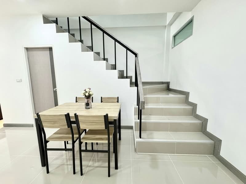 ให้เช่าทาวน์โฮม ม.คลาสสิคโฮม ไร่กล้วย ศรีราชา เฟอร์ครบพร้อมอยู่, Chon Buri (Pattaya), Surasak, Si Racha, Chon Buri (Pattaya), 2 Bedrooms, 65 sqm, Townhouse For Rent, by Dusit Saengfa, 500154174 - DDproperty.com