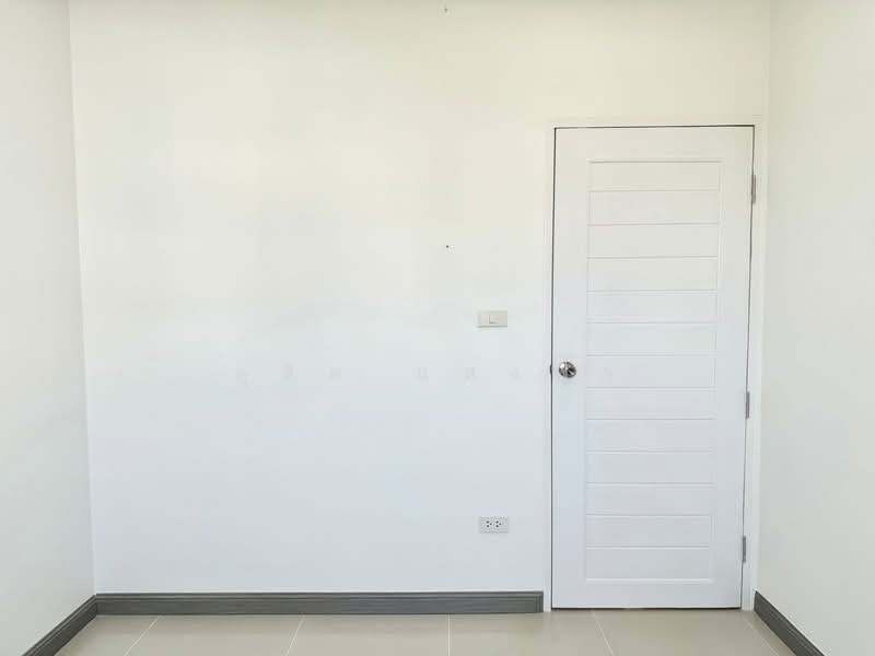 ให้เช่าทาวน์โฮม ม.คลาสสิคโฮม ไร่กล้วย ศรีราชา เฟอร์ครบพร้อมอยู่, Chon Buri (Pattaya), Surasak, Si Racha, Chon Buri (Pattaya), 2 Bedrooms, 65 sqm, Townhouse For Rent, by Dusit Saengfa, 500154174 - DDproperty.com