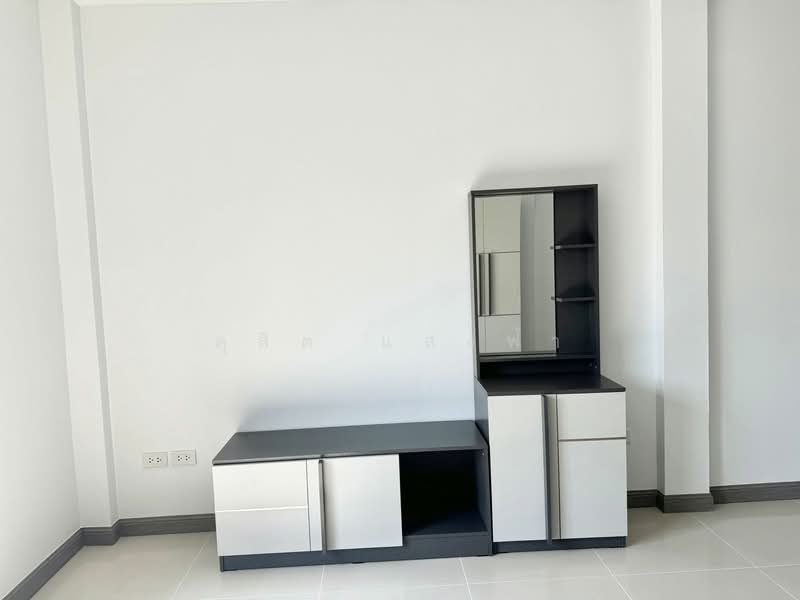 ให้เช่าทาวน์โฮม ม.คลาสสิคโฮม ไร่กล้วย ศรีราชา เฟอร์ครบพร้อมอยู่, Chon Buri (Pattaya), Surasak, Si Racha, Chon Buri (Pattaya), 2 Bedrooms, 65 sqm, Townhouse For Rent, by Dusit Saengfa, 500154174 - DDproperty.com