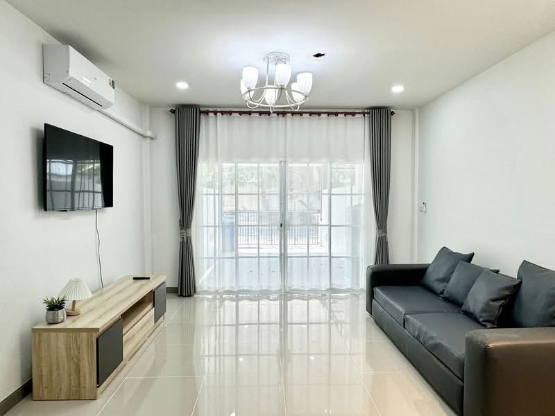 ให้เช่าทาวน์โฮม ม.คลาสสิคโฮม ไร่กล้วย ศรีราชา เฟอร์ครบพร้อมอยู่, ชลบุรี, สุรศักดิ์, ศรีราชา, ชลบุรี, 65 ตร.ม., ทาวน์เฮ้าส์ ให้เช่า, โดย ดุสิต แสงฟ้า, 500154174 - DDproperty.com