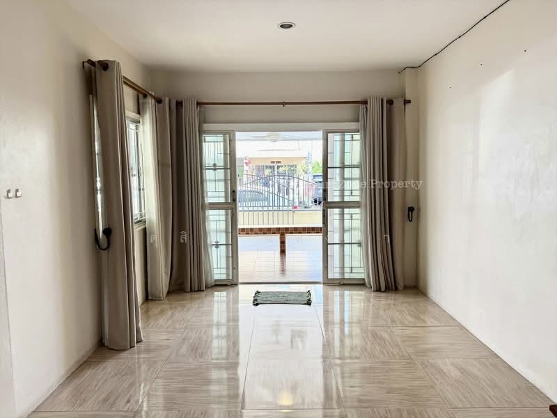 ขายด่วนบ้านแฝด ศรีราชา-หนองยายบู่ แต่งครบ พร้อมอยู่, ชลบุรี, สุรศักดิ์, ศรีราชา, ชลบุรี, 120 ตร.ม., บ้านแฝด ขาย, โดย ดุสิต แสงฟ้า, 500154178 - DDproperty.com