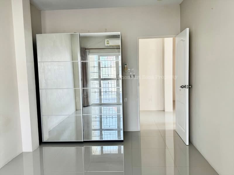 ขายด่วนบ้านแฝด ศรีราชา-หนองยายบู่ แต่งครบ พร้อมอยู่, Chon Buri (Pattaya), Surasak, Si Racha, Chon Buri (Pattaya), 3 Bedrooms, 120 sqm, Semi-Detached House (Twin House) For Sale, by Dusit Saengfa, 500154178 - DDproperty.com