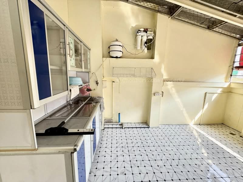 ขายด่วนบ้านแฝด ศรีราชา-หนองยายบู่ แต่งครบ พร้อมอยู่, Chon Buri (Pattaya), Surasak, Si Racha, Chon Buri (Pattaya), 3 Bedrooms, 120 sqm, Semi-Detached House (Twin House) For Sale, by Dusit Saengfa, 500154178 - DDproperty.com