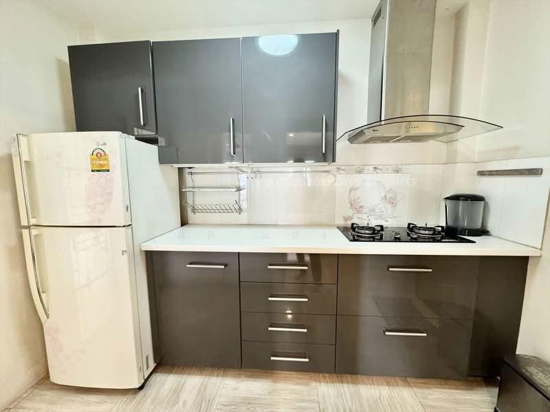 ขายด่วนบ้านแฝด ศรีราชา-หนองยายบู่ แต่งครบ พร้อมอยู่, Chon Buri (Pattaya), Surasak, Si Racha, Chon Buri (Pattaya), 3 Bedrooms, 120 sqm, Semi-Detached House (Twin House) For Sale, by Dusit Saengfa, 500154178 - DDproperty.com