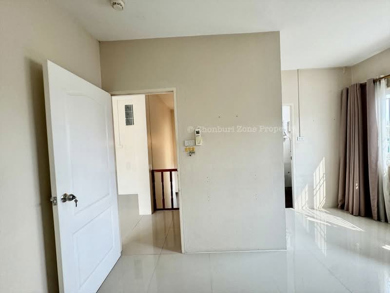 ขายด่วนบ้านแฝด ศรีราชา-หนองยายบู่ แต่งครบ พร้อมอยู่, Chon Buri (Pattaya), Surasak, Si Racha, Chon Buri (Pattaya), 3 Bedrooms, 120 sqm, Semi-Detached House (Twin House) For Sale, by Dusit Saengfa, 500154178 - DDproperty.com