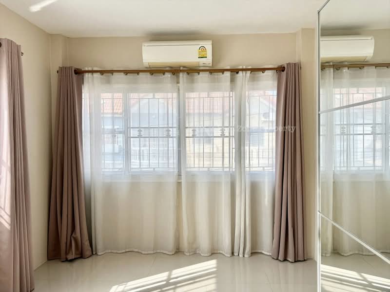 ขายด่วนบ้านแฝด ศรีราชา-หนองยายบู่ แต่งครบ พร้อมอยู่, Chon Buri (Pattaya), Surasak, Si Racha, Chon Buri (Pattaya), 3 Bedrooms, 120 sqm, Semi-Detached House (Twin House) For Sale, by Dusit Saengfa, 500154178 - DDproperty.com