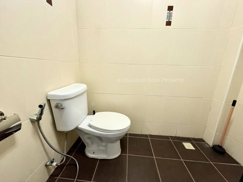 ขายด่วนบ้านแฝด ศรีราชา-หนองยายบู่ แต่งครบ พร้อมอยู่, Chon Buri (Pattaya), Surasak, Si Racha, Chon Buri (Pattaya), 3 Bedrooms, 120 sqm, Semi-Detached House (Twin House) For Sale, by Dusit Saengfa, 500154178 - DDproperty.com