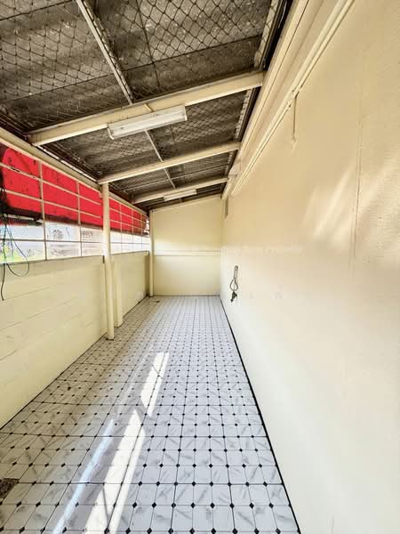 ขายด่วนบ้านแฝด ศรีราชา-หนองยายบู่ แต่งครบ พร้อมอยู่, Chon Buri (Pattaya), Surasak, Si Racha, Chon Buri (Pattaya), 3 Bedrooms, 120 sqm, Semi-Detached House (Twin House) For Sale, by Dusit Saengfa, 500154178 - DDproperty.com