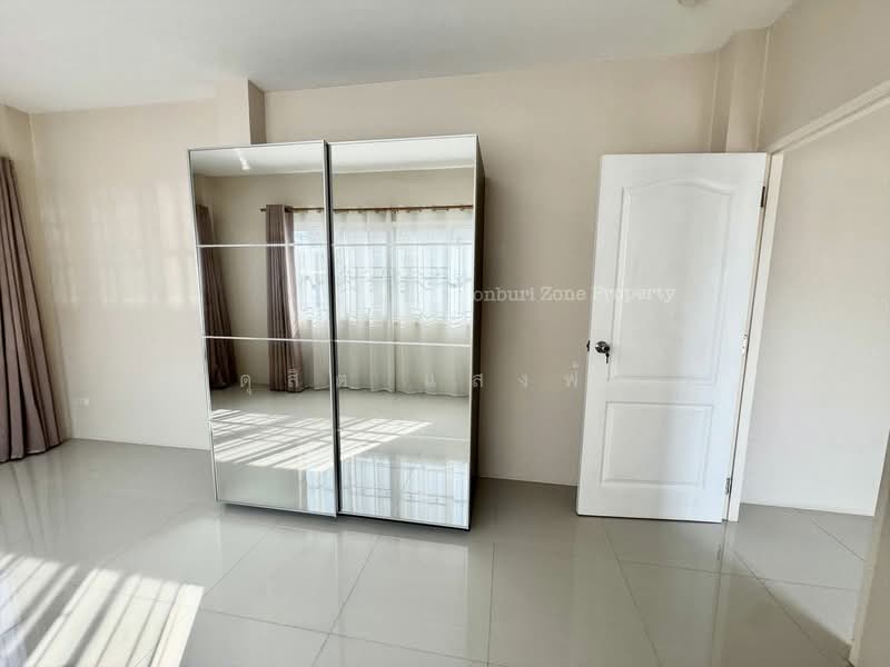 ขายด่วนบ้านแฝด ศรีราชา-หนองยายบู่ แต่งครบ พร้อมอยู่, Chon Buri (Pattaya), Surasak, Si Racha, Chon Buri (Pattaya), 3 Bedrooms, 120 sqm, Semi-Detached House (Twin House) For Sale, by Dusit Saengfa, 500154178 - DDproperty.com