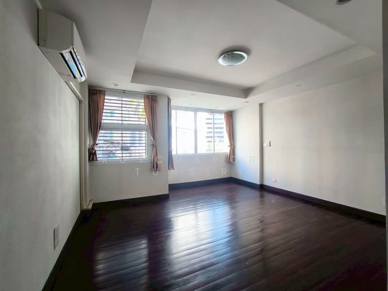 ทาวน์เฮ้าส์ใจกลางเมือง ให้เช่า – ใกล้นิมานฯ เพียง 5 นาที ค่าเช่า 33,000 บาท / เดือน รหัสทรัพย์ : No., Chiang Mai, Su Thep, Muang Chiang Mai, Chiang Mai, 3 Bedrooms, 110 sqm, Townhouse For Rent, by Rutchaporn Tunsiri, 500154202 - DDproperty.com