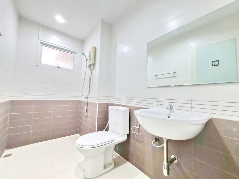 ให้เช่า ทาวน์โฮม 3 ชั้น หลังมุม ถนนสุทธิสาร ใกล้ MRT สุทธิสาร 1 กม., Bangkok, Samsen Nok, Huai Khwang, Bangkok, 3 Bedrooms, 150 sqm, Townhouse For Rent, by Noppawan Ruangdech, 500154237 - DDproperty.com