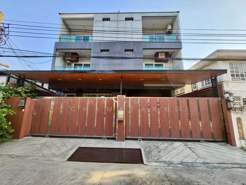 Single house Rama 9 Soi 43 near The Nine Rama 9, Bangkok, พระราม9 ซอย43, Suan Luang, Suan Luang, Bangkok, 6 Bedrooms, 704 sqm, Single Detached House For Sale, by Wanida Dechametarkul, 500154249 - DDproperty.com