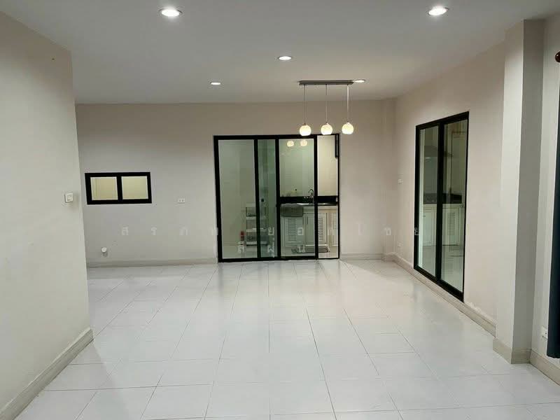 iDesign Lam Luk Ka Khlong 3, Pathum Thani, Lat Sawai, Lam Luk Ka, Pathum Thani, 3 Bedrooms, 175 sqm, Townhouse For Sale, by สรภพ ยอดไชย (สีฝุ่น), 500154293 - DDproperty.com