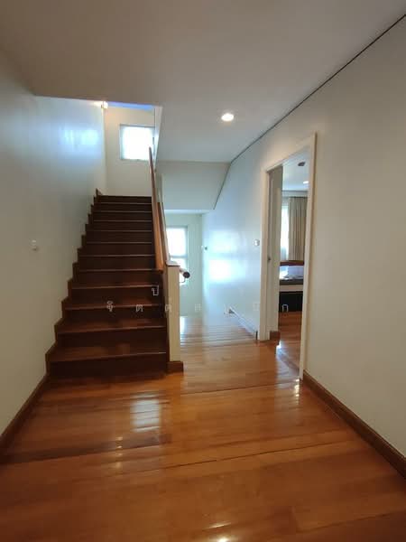 Semi-Detached house 4 bedrooms in secure compound, Ekamai-Pridi Banomyong, Bangkok, เอกมัย, Phra Kanong Nua, Watthana, Bangkok, 4 Bedrooms, 350 sqm, Semi-Detached House (Twin House) For Rent, by ปรีชา จิตต์สมนึก, 500154329 - DDproperty.com