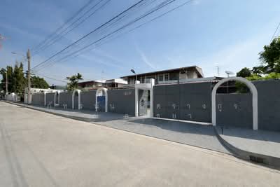 ขาย - บ้านเสนานิเวศน์ 1 ซอย ประเสริฐมนูกิจ 18 ถนนเกษตร-นวมินทร์ แขวงจรเข้บัว เขตลาดพร้าว กรุงเทพมหานค, กรุงเทพ