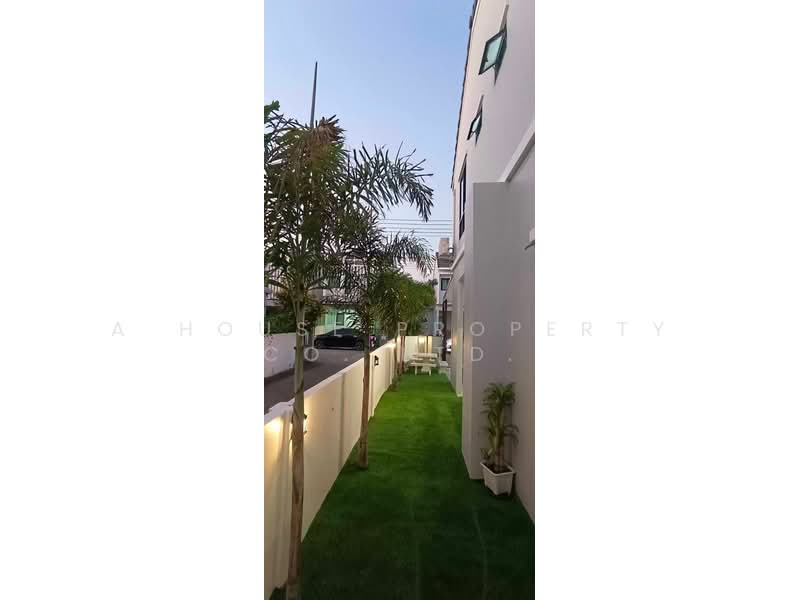 หมู่บ้านมณีรินทร์วิลเลจ แหลมฉบัง : Maneerin Village Laemchabang, Chon Buri (Pattaya), Bang Lamung, Bang Lamung (Pattaya), Chon Buri (Pattaya), 4 Bedrooms, 147 sqm, Townhouse For Sale, by A House Property Co.,Ltd., 500154440 - DDproperty.com