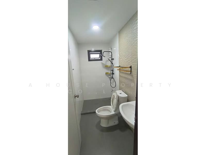 หมู่บ้านมณีรินทร์วิลเลจ แหลมฉบัง : Maneerin Village Laemchabang, Chon Buri (Pattaya), Bang Lamung, Bang Lamung (Pattaya), Chon Buri (Pattaya), 4 Bedrooms, 147 sqm, Townhouse For Sale, by A House Property Co.,Ltd., 500154440 - DDproperty.com