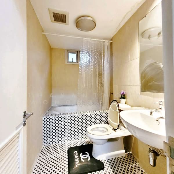 The Clover Thonglor Residence, Bangkok, Soi Sukhumvit 55, Khlong Tan Nua, Watthana, Bangkok, 2 Bedrooms, 71 sqm, Condo For Rent, by Thananthorn Wongvarnkaseam, 500154638 - DDproperty.com