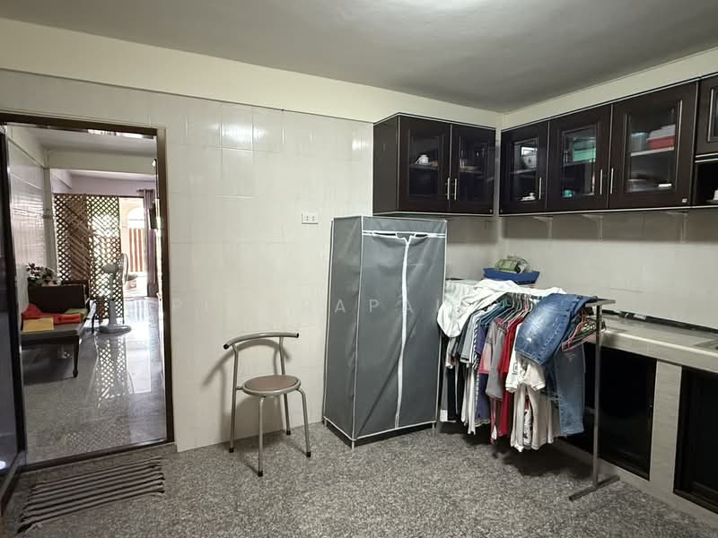 ทาวน์เฮ้าส์ จรัญสนิทวงศ์13, Bangkok, Bang Waek, Phasi Charoen, Bangkok, 4 Bedrooms, 230 sqm, Townhouse For Sale, by Pimprapai P., 500154667 - DDproperty.com