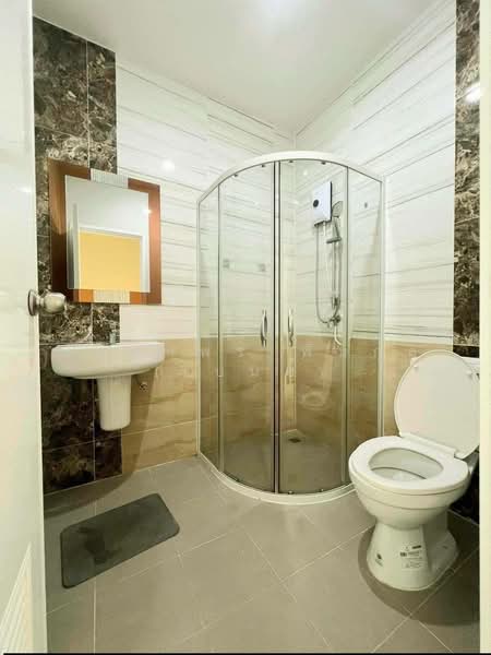 Golden Town 3 Bangna-Suanluang, Bangkok, Kanchanaphisek Road, Prawet, Prawet, Bangkok, 2 Bedrooms, 96 sqm, Townhouse For Rent, by Nattayaporn Peumkul (Benz), 500154670 - DDproperty.com