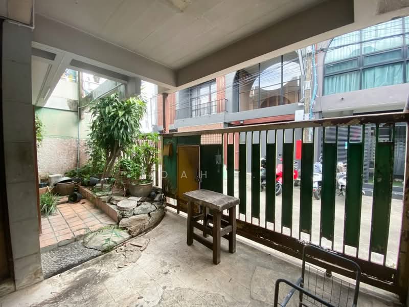 อาคารให้เช่า เอกมัย สุขุมวิท : Building for rent, Ekkamai, Sukhumvit., กรุงเทพ, คลองตันเหนือ, วัฒนา, กรุงเทพ, 200 ตร.ม., ตึกแถว-อาคารพาณิชย์ ให้เช่า, โดย TOAH T., 500154721 - DDproperty.com