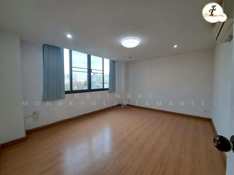 District Sukhumvit 50, กรุงเทพ, สวนหลวง, สวนหลวง, กรุงเทพ, 730 ตร.ม., สำนักงาน ให้เช่า, โดย Nalinrat Mongkholjutamanee, 500154844 - DDproperty.com