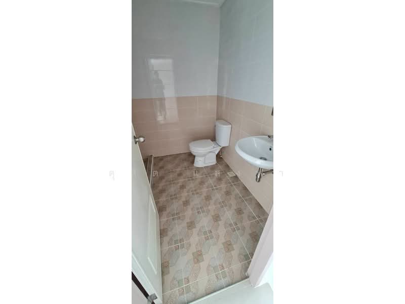 ให้เช่าทาวน์โฮมใหญ่ ม.ณพณภา คลองตำหรุ ชลบุรี, Chon Buri (Pattaya), Khlong Tamru, Muang Chon Buri, Chon Buri (Pattaya), 3 Bedrooms, 150 sqm, Townhouse For Rent, by Dusit Saengfa, 500154875 - DDproperty.com