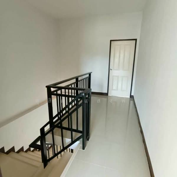 ให้เช่าอาคารพาณิชย์3ชั้นครึ่ง ใกล้โรบินสัน บ่อวิน ศรีราชา, ชลบุรี, บ่อวิน, ศรีราชา, ชลบุรี, 300 ตร.ม., ตึกแถว-อาคารพาณิชย์ ให้เช่า, โดย ดุสิต แสงฟ้า, 500154889 - DDproperty.com