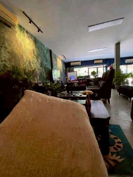 ให้เช่าอาคารใหญ่พาณิชย์ 2 คูหาตีทะลุ 3 ชั้น From MRT Phaholyothin to BTS Ha Yaek Ladprao, กรุงเทพ, ซอย ลาดพร้าว 2, จอมพล, จตุจักร, กรุงเทพ, 500 ตร.ม., ตึกแถว-อาคารพาณิชย์ ให้เช่า, โดย Forty-Six Real Estate Group, 500154904 - DDproperty.com