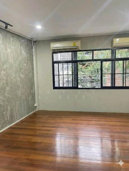 ให้เช่าอาคารใหญ่พาณิชย์ 2 คูหาตีทะลุ 3 ชั้น From MRT Phaholyothin to BTS Ha Yaek Ladprao, Bangkok, ซอย ลาดพร้าว 2, Jom Phon, Chatuchak, Bangkok, , 500 sqm, Shophouse For Rent, by Forty-Six Real Estate Group, 500154904 - DDproperty.com