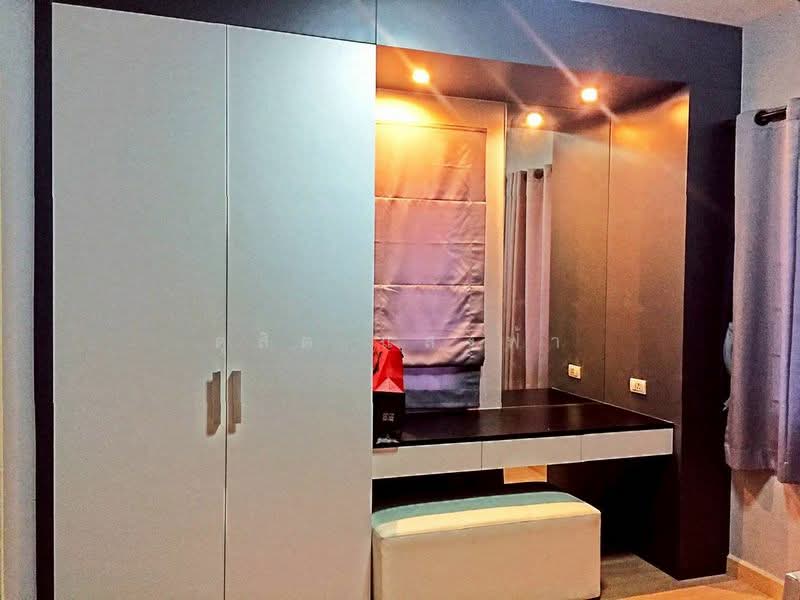 ให้เช่า ม.เดอะทรี หลังมุม มีพื้นที่สวนข้างบ้าน หนองยายบู่ ศรีราชา, Chon Buri (Pattaya), Surasak, Si Racha, Chon Buri (Pattaya), 3 Bedrooms, 200 sqm, Single Detached House For Rent, by Dusit Saengfa, 500154919 - DDproperty.com