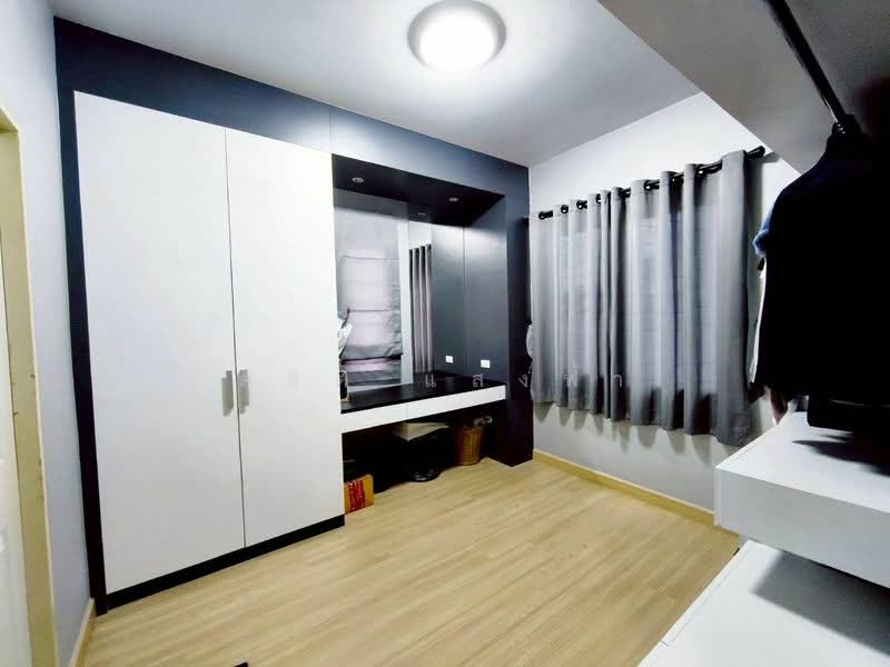 ให้เช่า ม.เดอะทรี หลังมุม มีพื้นที่สวนข้างบ้าน หนองยายบู่ ศรีราชา, Chon Buri (Pattaya), Surasak, Si Racha, Chon Buri (Pattaya), 3 Bedrooms, 200 sqm, Single Detached House For Rent, by Dusit Saengfa, 500154919 - DDproperty.com