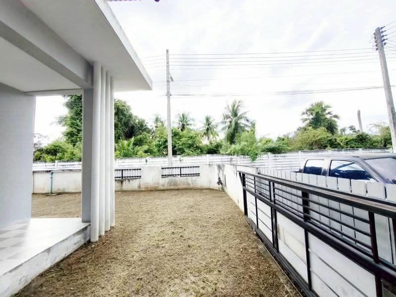 ให้เช่า ม.เดอะทรี หลังมุม มีพื้นที่สวนข้างบ้าน หนองยายบู่ ศรีราชา, Chon Buri (Pattaya), Surasak, Si Racha, Chon Buri (Pattaya), 3 Bedrooms, 200 sqm, Single Detached House For Rent, by Dusit Saengfa, 500154919 - DDproperty.com