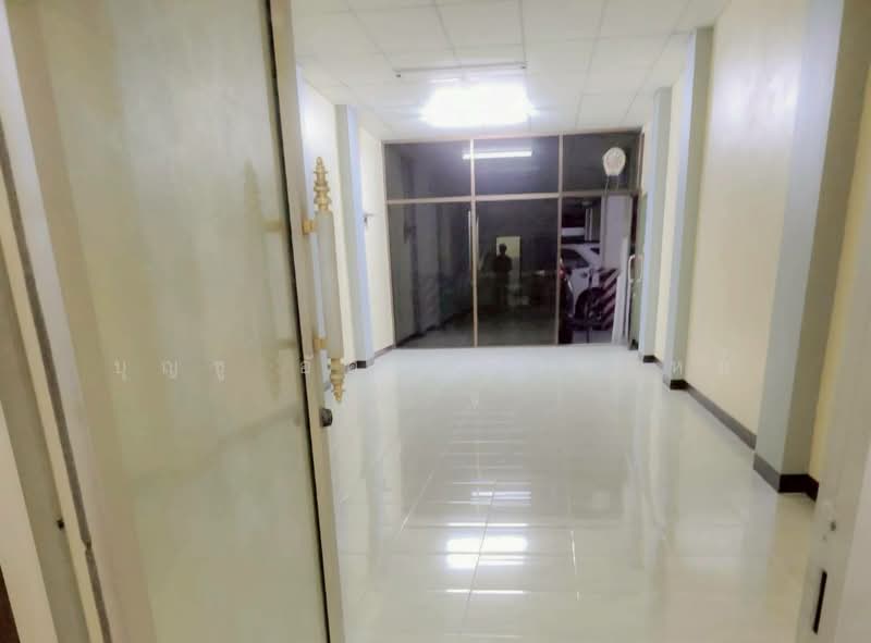 ขายคอนโด ถูกมาก พื้นที่เยอะ ขนาด 55 ตรม. ใกล้ห้างซีคอน เเละ MRT, Bangkok, 1033/2107 ซอยศรีนครินทร์ 35 ถ. ศรีนครินทร์, Suan Luang, Suan Luang, Bangkok, , 55 sqm, Shophouse For Sale, by บุญชู อัศวฤทธิพรหม์, 500154945 - DDproperty.com