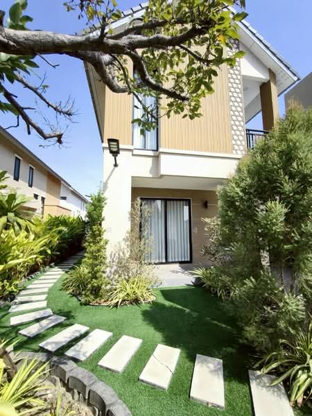 ให้เช่าบ้านเดี่ยวพื้นที่เยอะ มีสระว่ายน้ำ ม.โกลเด้นท์พรีเว่ พนัสนิคม ชลบุรี, ชลบุรี, หน้าพระธาตุ, พนัสนิคม, ชลบุรี, 308 ตร.ม., บ้านเดี่ยว ให้เช่า, โดย ดุสิต แสงฟ้า, 500154953 - DDproperty.com