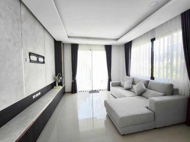 ให้เช่าบ้านเดี่ยวพื้นที่เยอะ มีสระว่ายน้ำ ม.โกลเด้นท์พรีเว่ พนัสนิคม ชลบุรี, Chon Buri (Pattaya), Na Phrathat, Phanat Nikhom, Chon Buri (Pattaya), 3 Bedrooms, 308 sqm, Single Detached House For Rent, by Dusit Saengfa, 500154953 - DDproperty.com