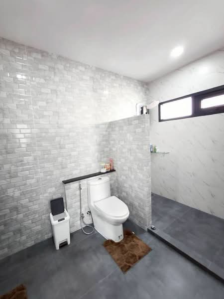 ให้เช่าบ้านเดี่ยวพื้นที่เยอะ มีสระว่ายน้ำ ม.โกลเด้นท์พรีเว่ พนัสนิคม ชลบุรี, ชลบุรี, หน้าพระธาตุ, พนัสนิคม, ชลบุรี, 308 ตร.ม., บ้านเดี่ยว ให้เช่า, โดย ดุสิต แสงฟ้า, 500154953 - DDproperty.com