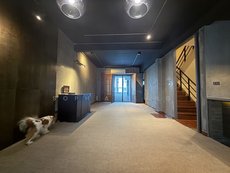 Townhouse Ekkamai Soi 12, Bangkok, Ekkamai Soi 12, Khlong Tan Nua, Watthana, Bangkok, 4 Bedrooms, 250 sqm, Townhouse For Sale, by Sophia Leung, 500154958 - DDproperty.com