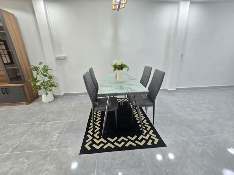 หมู่บ้าน ร่มเย็น5 พระยาสุเรนทร์9 บางชัน คลองสามวา, Bangkok, Bang Chun, Khlong Sam Wa, Bangkok, 3 Bedrooms, 80 sqm, Townhouse For Sale, by นภัสศรณ์ วงศ์สินไทยกร (นันท์), 500154988 - DDproperty.com