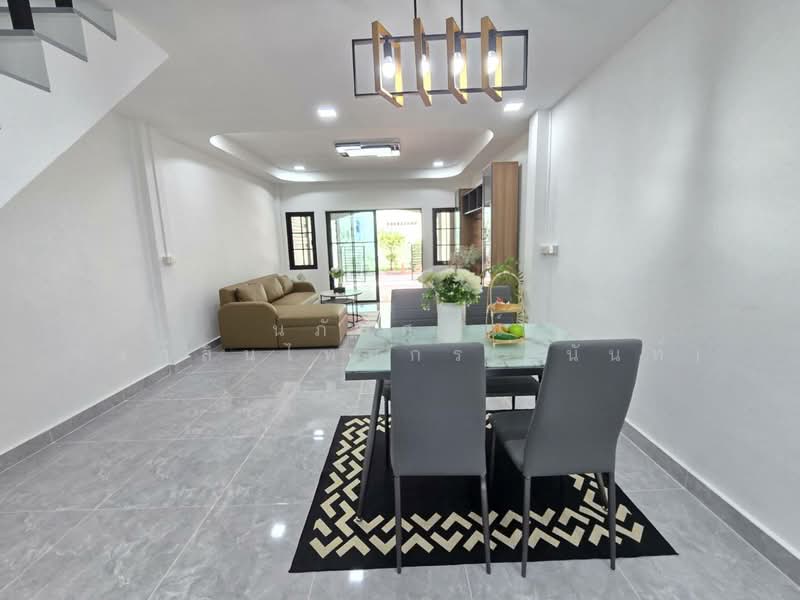 หมู่บ้าน ร่มเย็น5 พระยาสุเรนทร์9 บางชัน คลองสามวา, กรุงเทพ, บางชัน, คลองสามวา, กรุงเทพ, 80 ตร.ม., ทาวน์เฮ้าส์ ขาย, โดย นภัสศรณ์ วงศ์สินไทยกร (นันท์), 500154988 - DDproperty.com