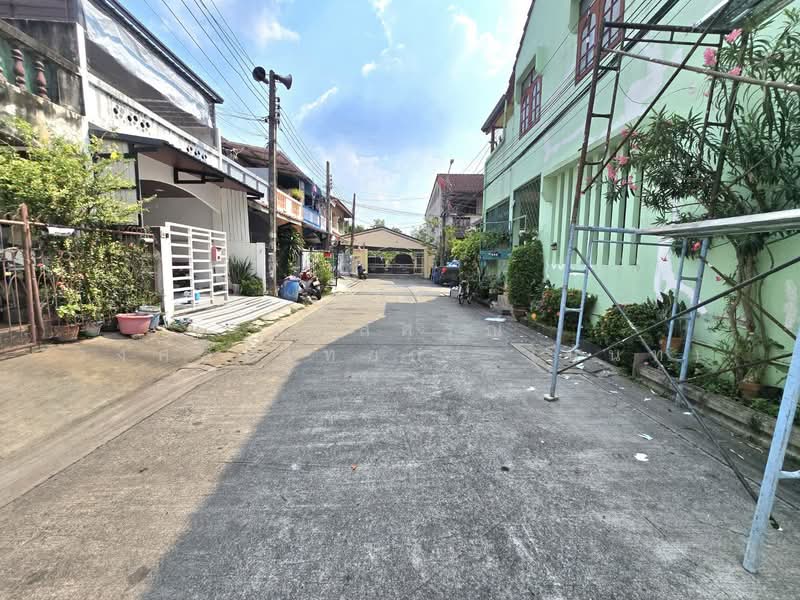 หมู่บ้าน ร่มเย็น5 พระยาสุเรนทร์9 บางชัน คลองสามวา, Bangkok, Bang Chun, Khlong Sam Wa, Bangkok, 3 Bedrooms, 80 sqm, Townhouse For Sale, by นภัสศรณ์ วงศ์สินไทยกร (นันท์), 500154988 - DDproperty.com